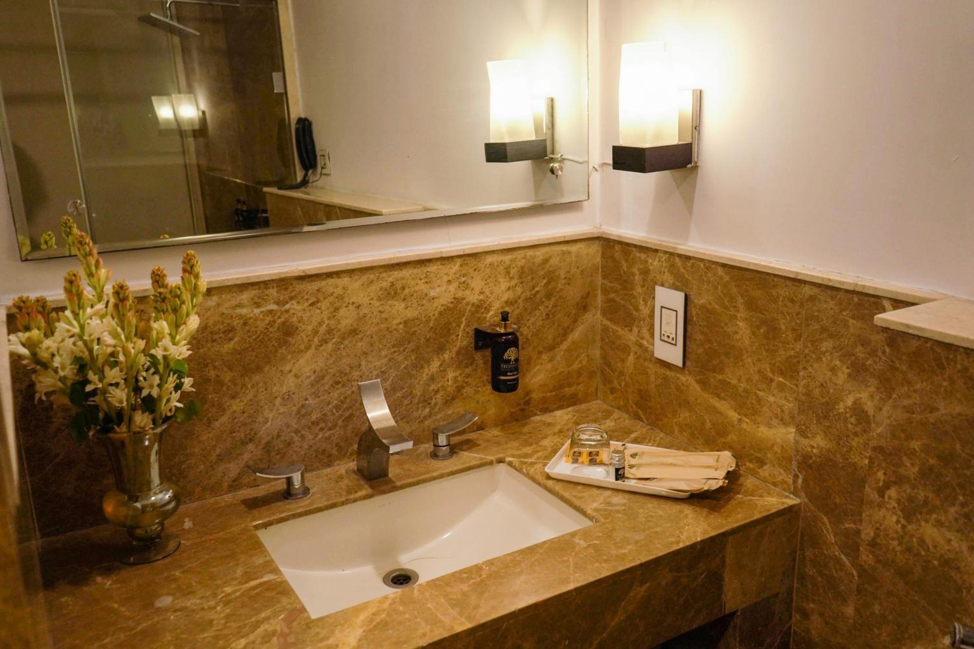 Treehouse Queens Pearl Gurgaon Luaran gambar